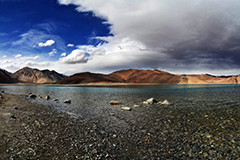 Mountain range between India and China