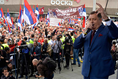 Milorad Dodik, who won the presidency of Republika Srpska on October 7, at a 2016 rally supporting a national holiday that would discriminate against non-Serbs. (AP Photo / Radivoje Pavicic)