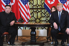 Photo of Trump and Kim in Hanoi