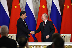 Putin and Xi shaking hands